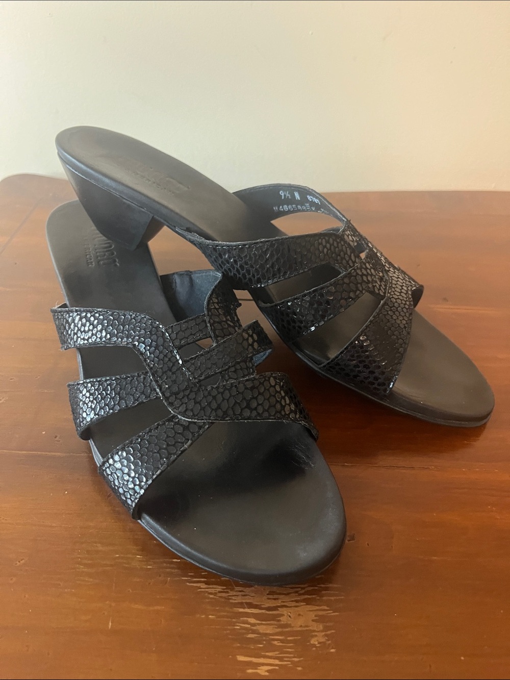 Munro Python Print Sandal Women’s Size 9.5  Black